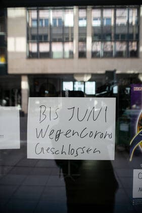 Coronavirus COVID 19 Hope for the end of the corona crisis On information boards of retailers we will be open again from 1 April or June On the weekly market one asks to keep the distance rules Stuttgart Mitte Baden Württemberg Germany Copyright: xLeif-HendrikxPiechowskix