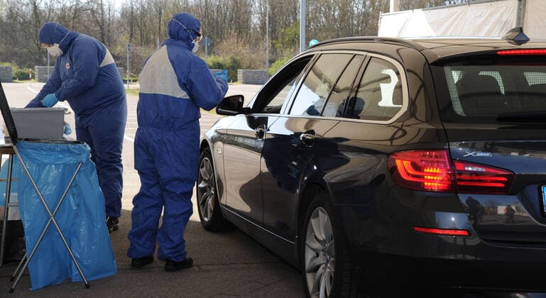 The Covid 19 Drive In Test Station on Tuesday 24 03 2020 on the premises of the FORD plants in Saarlouis bub