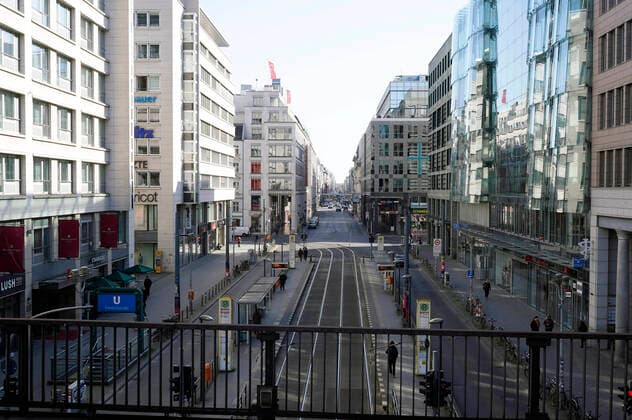 The Friedrichstraße The Berliners are obviously adhering to the initial restrictions and measures of the Federal Government to combat the corona epidemic Berlin, 24 03 2020 Foto:xT.xBartillax xFuturexImage
