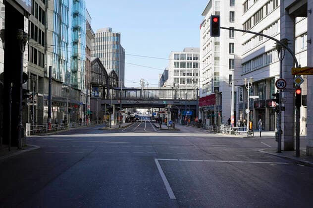 The Friedrichstraße The Berliners are obviously adhering to the initial restrictions and measures of the Federal Government to combat the corona epidemic Berlin, 24 03 2020 Foto:xT.xBartillax xFuturexImage