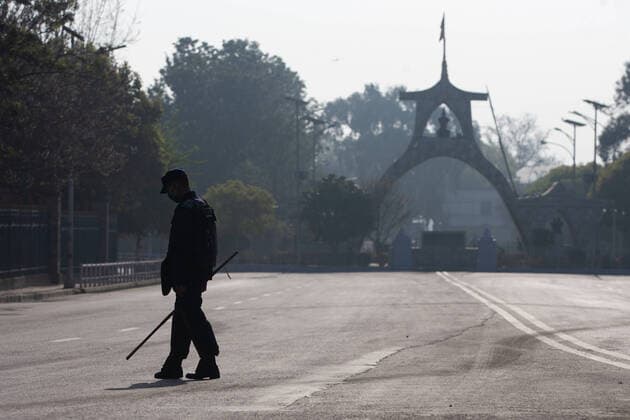 Nepal: First day of lockdown in Kathmandu Nepal police officers stand on duty on a deserted road after lock down as a precautionary measure to prevent the spread of corona virus and Covid 19 in Kathmandu Nepal on 24 March,2020.Nepal government has decided to lock down the whole country from 24 March 6AM local time to till 31 March 6AM following a second confirmed COVID-19 case. kathmandu katmandu Nepal Kathmandu Copyright: PrabinxRanabhat