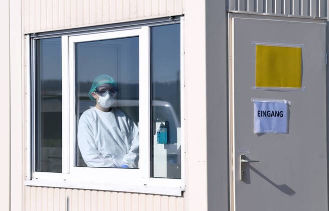 Tuebingen 24 03 2020 Corona Container Outpatient Clinic Tuebingen, Covid 19 Care at the Tuebingen fairground A medical student waits in a container for patients for outpatient care ULMER