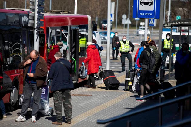 Corrected flight from Hahn Frankfurt. 2020-03-24 Vilnius Lithuania. Passengers of Ryanair flight from Hahn Frankfur are sent to mandatory 14 days quarantine in state paid premises. Lithuania health minister issued an order starting from 24 of March every person arriving in Lithuania must spend 14 days of mandatory quarantine. Vilnius Lithuania  Copyright: xLukasxBalandisx covid quarantine vilnius lithuania