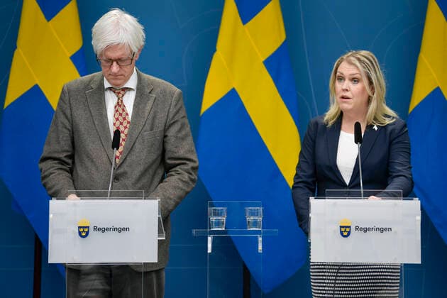 Director General of the Public Health Agency of Sweden Johan Carlson L and Minister for Health and Social Affairs Lena Hallengren during the daily press briefing on the coronavirus Covi 19 situation STOCKHOLM SWEDEN x10040x,  Copyright: xAndersxWiklund TTx SWEDEN HEALTH CORONA