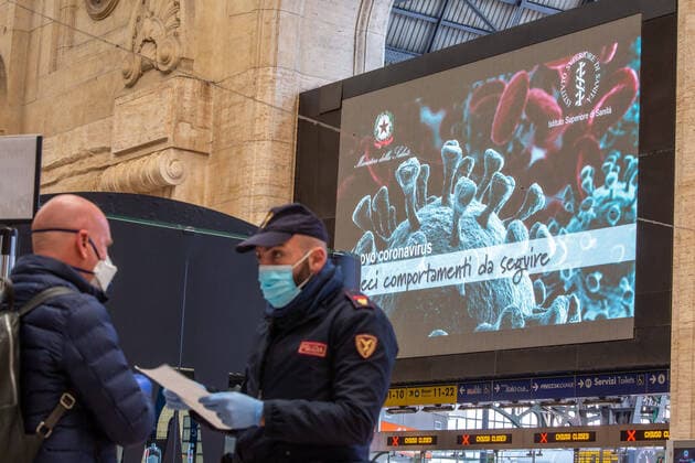 Milan, Coronavirus Covid 19 emergency, checks on trains by police and army in a completely deserted Central station (Massimo Alberico Fotogramma, - 2020-03-24) p.s. la foto e utilizzabile nel rispetto del contesto in cui e stata scattata, e senza intento diffamatorio del decoro delle persone rappresentate  Copyright: xMassimoxAlbericox xFOTOGRAMMAx