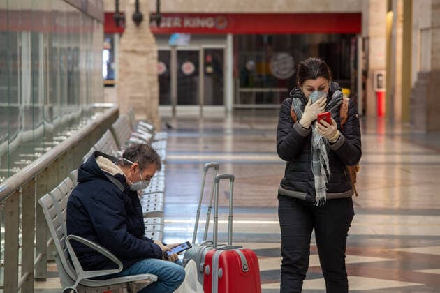 Milan, Coronavirus Covid 19 emergency, checks on trains by police and army in a completely deserted Central station (Massimo Alberico Fotogramma, - 2020-03-24) p.s. la foto e utilizzabile nel rispetto del contesto in cui e stata scattata, e senza intento diffamatorio del decoro delle persone rappresentate  Copyright: xMassimoxAlbericox xFOTOGRAMMAx