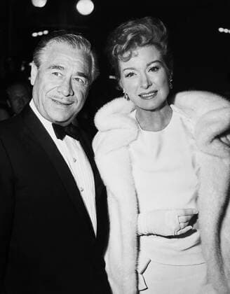 Greer Garson and her third husband, E.E. Fogelson at the premiere of THE WONDERFUL WORLD OF THE BROTHERS GRIMM, 1962 !ACHTUNG AUFNAHMEDATUM GESCHÃ„TZT! PUBLICATIONXNOTxINxCANxCHNxFRAxITAxJPNxNORxPOLxRUSxESPxUKxUSA Copyright: xCourtesyxEverettxCollectionx PBDGRGA EC247