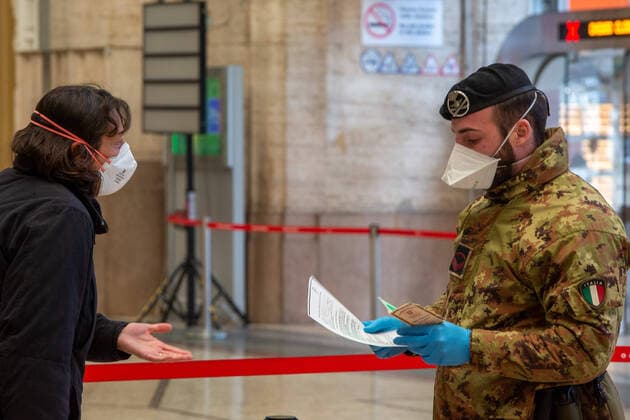 Milan, Coronavirus Covid 19 emergency, checks on trains by police and army in a completely deserted Central station (Massimo Alberico Fotogramma, - 2020-03-24) p.s. la foto e utilizzabile nel rispetto del contesto in cui e stata scattata, e senza intento diffamatorio del decoro delle persone rappresentate  Copyright: xMassimoxAlbericox xFOTOGRAMMAx