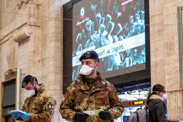 Milan, Coronavirus Covid 19 emergency, checks on trains by police and army in a completely deserted Central station (Massimo Alberico Fotogramma, - 2020-03-24) p.s. la foto e utilizzabile nel rispetto del contesto in cui e stata scattata, e senza intento diffamatorio del decoro delle persone rappresentate  Copyright: xMassimoxAlbericox xFOTOGRAMMAx