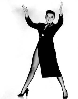 Judy Garland in costume for A STAR IS BORN, 1954 Courtesy Everett Collection !ACHTUNG AUFNAHMEDATUM GESCHÃ„TZT! PUBLICATIONXNOTxINxCANxCHNxFRAxITAxJPNxNORxPOLxRUSxESPxUKxUSA Copyright: xCourtesyxEverettxCollectionx PBDJUGA EC014