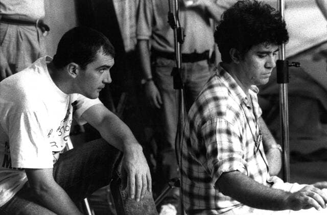 TIE ME UP TIE ME DOWN, Antonio Banderas, Pedro Almodovar, 1990 Miramax Courtesy Everett Collection !ACHTUNG AUFNAHMEDATUM GESCHÃ„TZT! PUBLICATIONXNOTxINxCANxCHNxFRAxITAxJPNxNORxPOLxRUSxESPxUKxUSA Copyright: xMiramax CourtesyxEverettxCollectionx PBDPEAL EC002