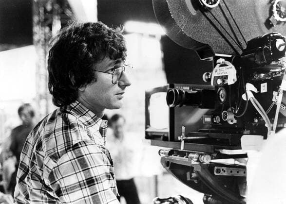 73. Berlinale, Steven Spielberg erhÃ¤lt den Goldenen EhrenbÃ¤ren fÃ¼r sein Lebenswerk Director Steven Spielberg on the set of CLOSE ENCOUNTERS OF THE THIRD KIND, 1977 Courtesy Everett Collection !ACHTUNG AUFNAHMEDATUM GESCHÃ„TZT! PUBLICATIONXNOTxINxCANxCHNxFRAxITAxJPNxNORxPOLxRUSxESPxUKxUSA Copyright: xCourtesyxEverettxCollectionx PBDSTSP EC007