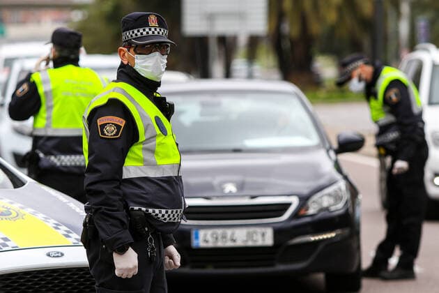 March 24, 2020, Valencia, VALENCIA, SPAIN: Illustration, Local Police of Valencia carry out control on Avenida del Cid, Valencia during the eleventh day after the Government declared the state of alarm in Spain and recommended people to stay at home to fight coronavirus COVID-19 on March 23, 2020 in Valencia, Spain Valencia SPAIN - ZUMAa181 20200324_zaa_a181_030 Copyright: xIvanxTerronx