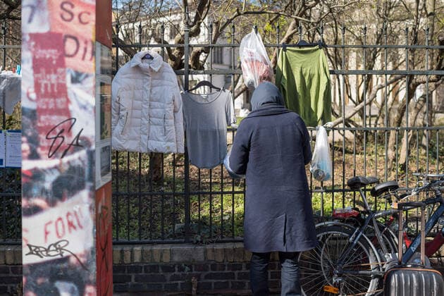 A homeless person takes food from the donation fence at the Protestant church community at Weinberg in Berlin Mitte Photo of 24 03 2020 So-called donations or d Copyright: epd-bild ChristianxDitsch EDITORIAL USE ONLY