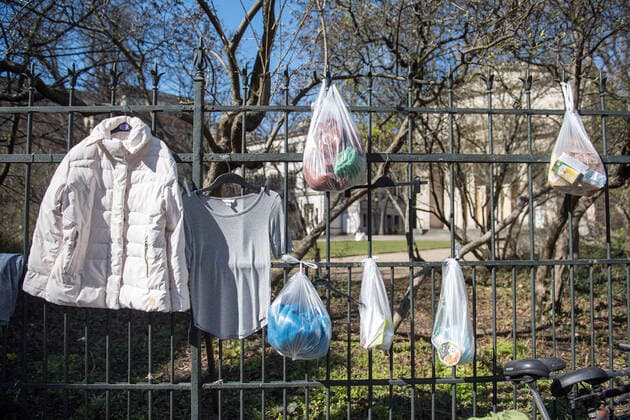 Clothing and food at the donation fence of the Protestant church community at Weinberg in Berlin Mitte Photo dated 24 03 2020 So-called donations or donation fences for h Copyright: epd-bild ChristianxDitsch EDITORIAL USE ONLY