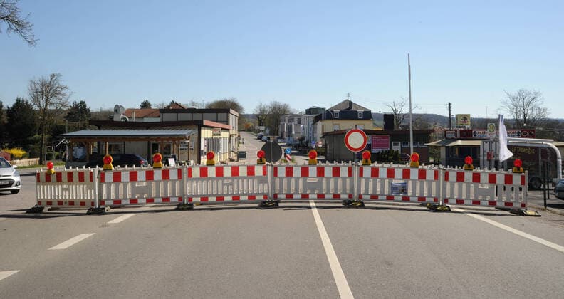 The border crossing at Nennig on Tuesday 24 3 2020 is closed A passage between Germany and Luxembourg for vehicles is no longer permitted bub