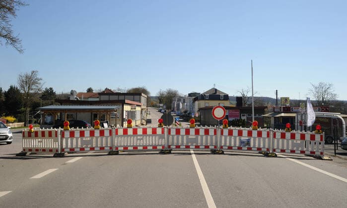 The border crossing at Nennig on Tuesday 24 3 2020 is closed A passage between Germany and Luxembourg for vehicles is no longer permitted bub