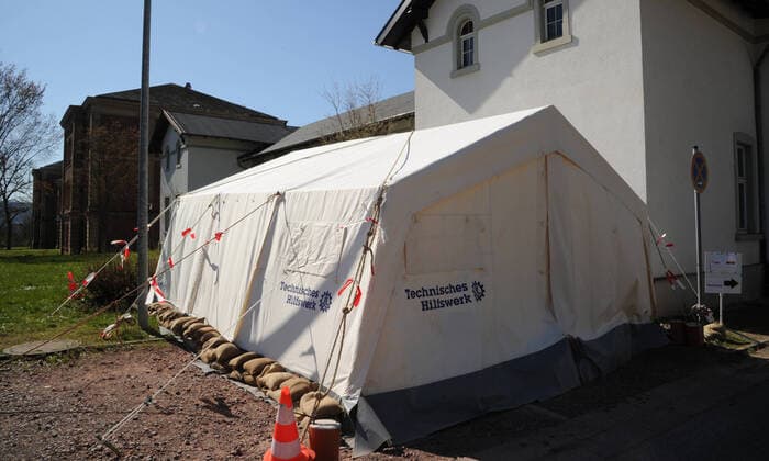The SHG Clinic Merzig on Tuesday 24 02 2020 in Merzig The corona participants are examined in a tent before they are brought to the hospital bub