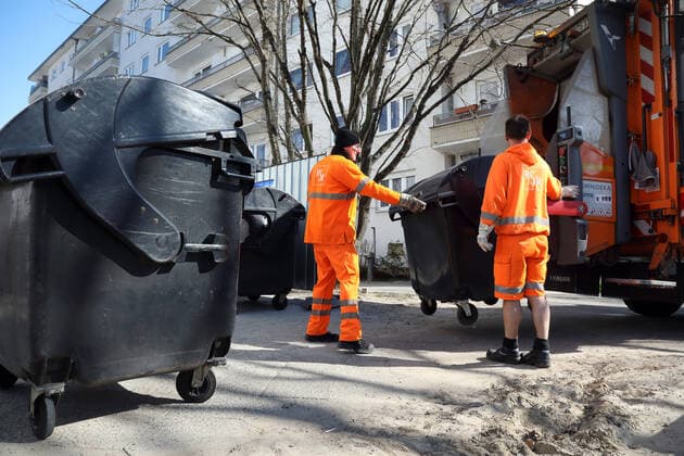 24 03 2020, Berlin, GER Emptying full r