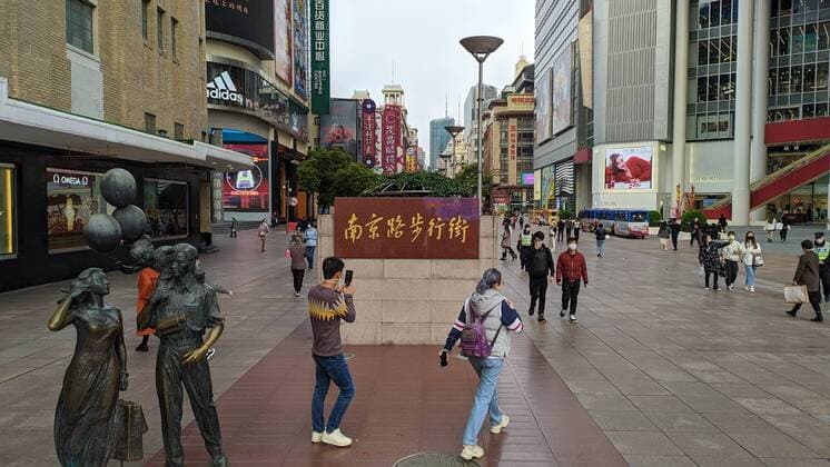 (200324) -- SHANGHAI, March 24, 2020 -- Tourists are seen at the Nanjing Road in Shanghai, east China, March 24, 2020. Shanghai announced downgrading of its emergency response to the novel coronavirus outbreak from level I to level II starting Tuesday. (Photo by Xinhua) CHINA-SHANGHAI-COVID-19-EMERGENCY RESPONSE-DOWNGRADE (CN) WangxXiang 