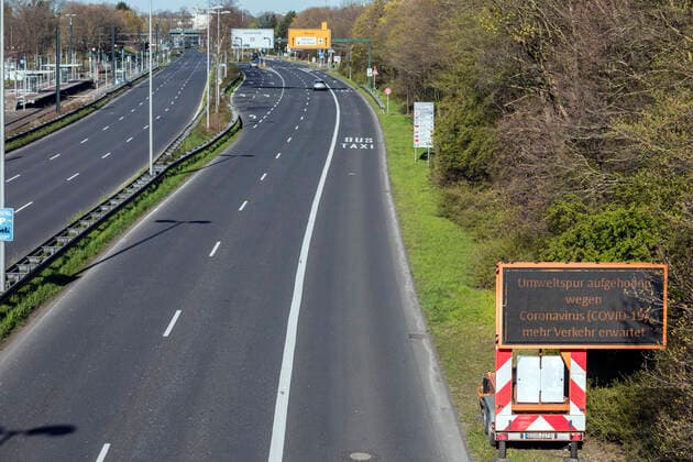 Measures due to coronavirus pandemic, empty feeder roads towards the centre, environmental lane cancelled