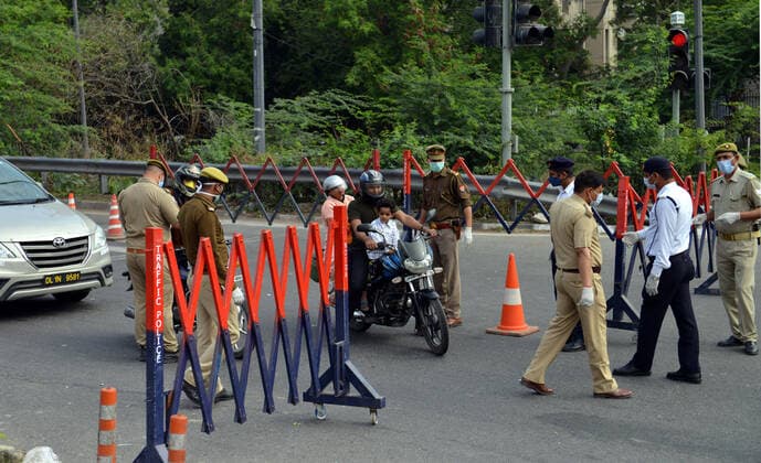 (200324) -- NEW DELHI, March 24, 2020 -- Police personnel stop commuters and ask valid reason to come out during lockdown in New Delhi, India, March 24, 2020. The number of confirmed COVID-19 cases in India Tuesday rose to 492, India s health ministry said. ) INDIA-NEW DELHI-COVID-19-LOCKDOWN ParthaxSarkar 