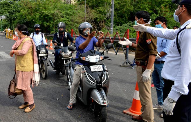 (200324) -- NEW DELHI, March 24, 2020 -- Police personnel stop commuters and ask valid reason to come out during lockdown in New Delhi, India, March 24, 2020. The number of confirmed COVID-19 cases in India Tuesday rose to 492, India s health ministry said. ) INDIA-NEW DELHI-COVID-19-LOCKDOWN ParthaxSarkar 