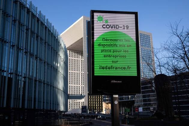 Puteaux, France, March 24, 2020 - Atmosphere in the business district of La Defense after the head of state ordered people to stay home to stop the spread of Covid-19  Copyright: xAlexisxSciardx