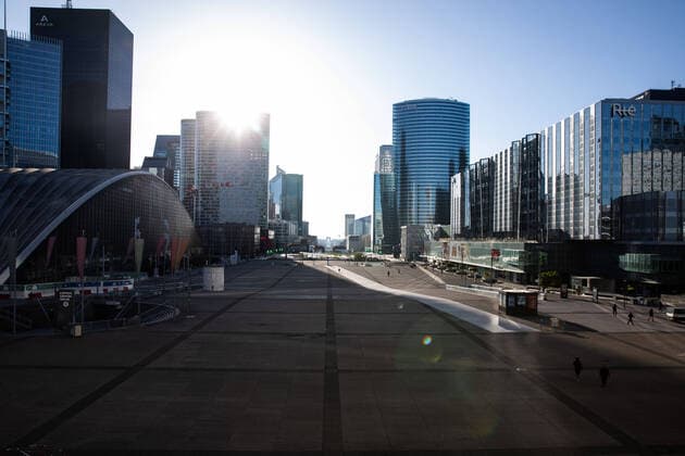 Puteaux, France, March 24, 2020 - Atmosphere in the business district of La Defense after the head of state ordered people to stay home to stop the spread of Covid-19 - La Defense esplanade at the early morning  Copyright: xAlexisxSciardx