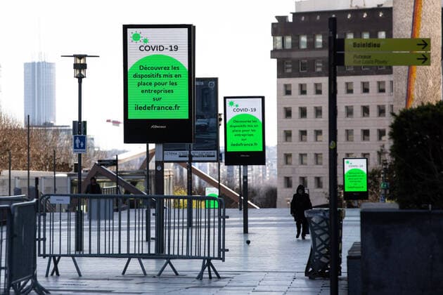 Puteaux, France, March 24, 2020 - Atmosphere in the business district of La Defense after the head of state ordered people to stay home to stop the spread of Covid-19  Copyright: xAlexisxSciardx