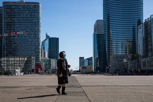 Puteaux, France, March 24, 2020 - Atmosphere in the business district of La Defense after the head of state ordered people to stay home to stop the spread of Covid-19 - A woman wearing a mask walks on the esplanade of La Defense  Copyright: xAlexisxSciardx