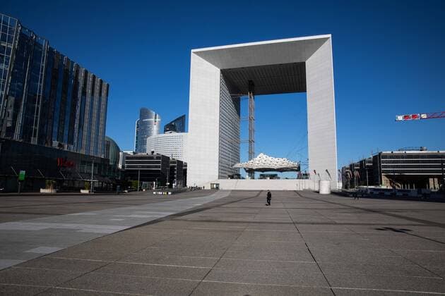 Puteaux, France, March 24, 2020 - Atmosphere in the business district of La Defense after the head of state ordered people to stay home to stop the spread of Covid-19 - The esplanade of La Defense in the morning is deserted.  Copyright: xAlexisxSciardx