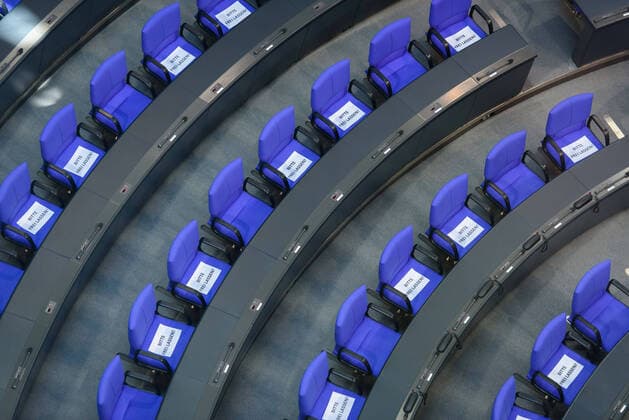 Coronavirus, spacers on the seats of the German Bundestag Germany, Berlin 24 03 2020 In the picture you can see signs with the inscription Bitte frei lassen on the seats in the plenary hall of the German Bundestag Berlin Bundestag Berlin Germany