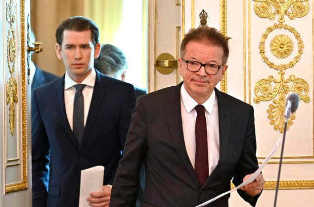 Vienna 24 03 2020, Federal Chancellery, Vienna, AUT, Coronavirus crisis, Austria, press conference, News on the Coronavirus, in picture from left, Federal Chancellor Sebastian Kurz OeVP , Minister of Health Rudolf Anschober Gruene during a press conference of Austrian Goverment about the Coronavirus Pandemic at the Federal Chancellery in Vienna, Austria on 2020 03 24 EP_pool
