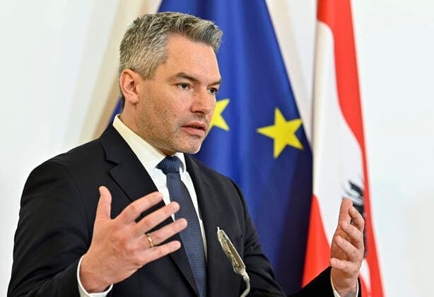 Vienna 24 03 2020, Federal Chancellery, Vienna, AUT, Coronavirus crisis, Austria, press conference, News on the Coronavirus, in the picture Minister of the Interior Karl Nehammer OeVP during a press conference of Austrian Goverment about the Coronavirus Pandemic at the Federal Chancellery in Vienna, Austria on 2020 03 24  EP_pool