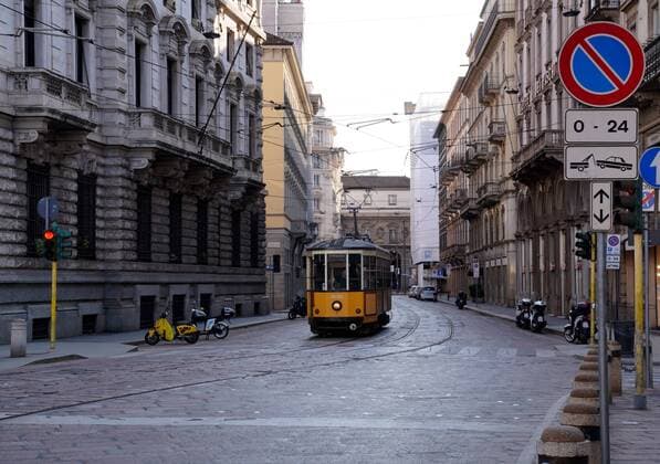 Milan, Cotonavirus, deserted Milan Piazza Scala (Duilio Piaggesi Fotogramma, Milan - 2020-03-24) p.s. la foto e utilizzabile nel rispetto del contesto in cui e stata scattata, e senza intento diffamatorio del decoro delle persone rappresentate  Copyright: xDuilioxPiaggesix xFOTOGRAMMAx