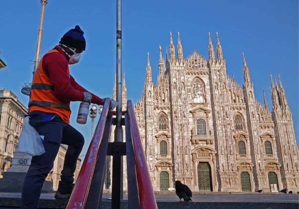Milan, Cotonavirus, deserted Milan, Piazza Duomo with a cleaner who works for the coronavirus emergency (Duilio Piaggesi Fotogramma, Milan - 2020-03-24) p.s. la foto e utilizzabile nel rispetto del contesto in cui e stata scattata, e senza intento diffamatorio del decoro delle persone rappresentate  Copyright: xDuilioxPiaggesix xFOTOGRAMMAx