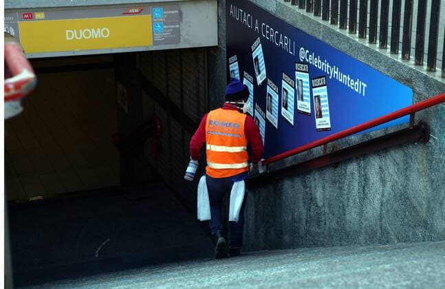 Milan, Cotonavirus, deserted Milan, Piazza Duomo with a cleaner who works for the coronavirus emergency (Duilio Piaggesi Fotogramma, Milan - 2020-03-24) p.s. la foto e utilizzabile nel rispetto del contesto in cui e stata scattata, e senza intento diffamatorio del decoro delle persone rappresentate  Copyright: xDuilioxPiaggesix xFOTOGRAMMAx