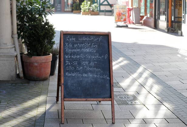 Information board of a Wolfenbuetteler shop Grocery store, snack Please support your regional dealer Wolfenbuettel