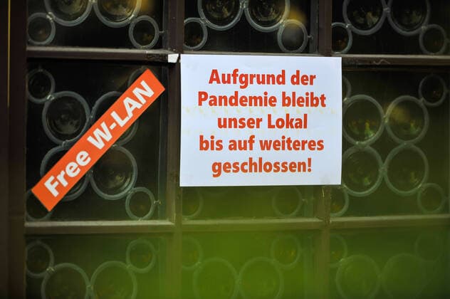 COVID 19, restrictions in public life Corona crisis in Stuttgart Many shops, pubs, stores are closed In the picture Pub with beer garden in Stuttgart West Also the number of public transport u A light rail and bus has been reduced since today, the travel times have also changed to the disadvantage of passengers Crowds of Copyright: xMaxxKovalenkox