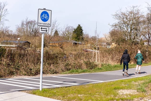 The Veloroute 10 in the state capital Kiel connects the south of the city from the Citti Park shopping centre to the university campus of Kiel University Schreventeich Schleswig Holstein Germany