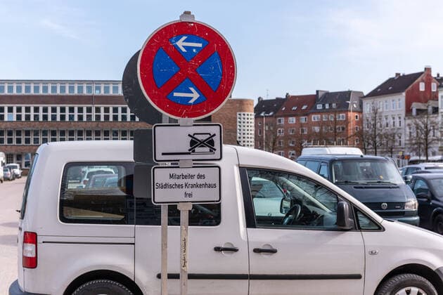 As of today 24 03 2020, part of the public parking spaces available on Wilhelmsplatz in Kiel have been reserved by the public order authority for employees of the municipal hospital Kiel Schreventeich Schleswig Holstein Germany
