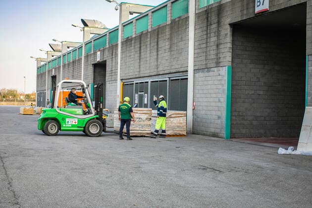 Bergamo Coronavirus - work on the construction of the hospital in Campo dell ANA (national alpine association) in the Fair area continues; (Foto & xa9;Sergio Agazzi Fotogramma, Bergamo - 2020-03-24) p.s. la foto e utilizzabile nel rispetto del contesto in cui e stata scattata, e senza intento diffamatorio del decoro delle persone rappresentate  Copyright: xFotox& xa9;SergioxAgazzix xFOTOGRAMMAx