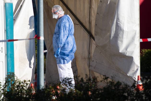 Herford, Germany 24 03 2020 Coronavirus smear site in Herford On Monday, 23 03 2020, a doctor died at the smear site in Herford. The doctor is said to have helped with the smears of the coronavirus Covid 19 from his retirement.