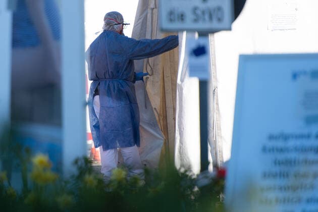 Herford, Germany 24 03 2020 Coronavirus smear site in Herford On Monday, 23 03 2020, a doctor died at the smear site in Herford. The doctor is said to have helped with the smears of the coronavirus Covid 19 from his retirement.