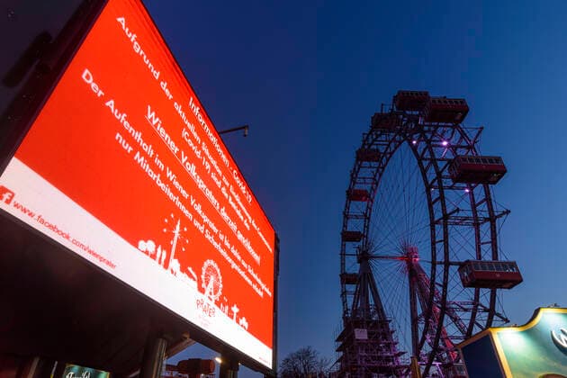 information video wall with information that Volksprater (Prater) is closed (in German), Ferris Wheel at Prater closed due to corona virus (COVID-19) Wien, Vienna Wien Austria 02. Leopoldstadt