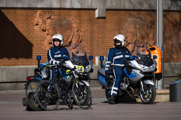 Police will check the compliance with the new measures in Berlin on 24 March 2020 To slow down the spread of the coronavirus COVID 19, the federal and state governments decided to impose further restrictions After museums, theatres, sports events etc. have been