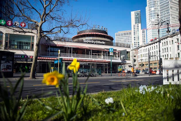 Kudamm at Kranzler Eck with spring bleeding in Berlin on 24 March 2020 In order to slow down the spread of the coronavirus COVID 19, the federal and state governments decided to impose further restrictions After museums, theatres, sports events etc. were banned from yeste