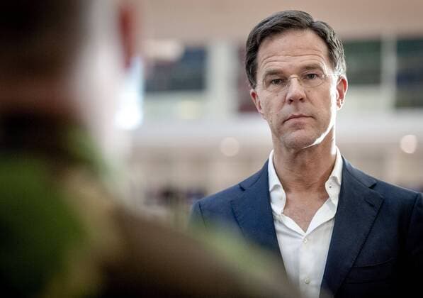 News Bilder des Tages 2020-03-24 16:38:18 ROTTERDAM - Mark Rutte tijdens het bezoek aan het landelijk coordinatiecentrum voor Intensive Cares in het Erasmus MC. Het onlangs geopende centrum coordineert de patientenverspreiding en beddencapaciteit tijdens de coronacrisis. ANP SEM VAN DER WAL  Copyright: xANPxSEMxVANxDERxWALx x408993048x
