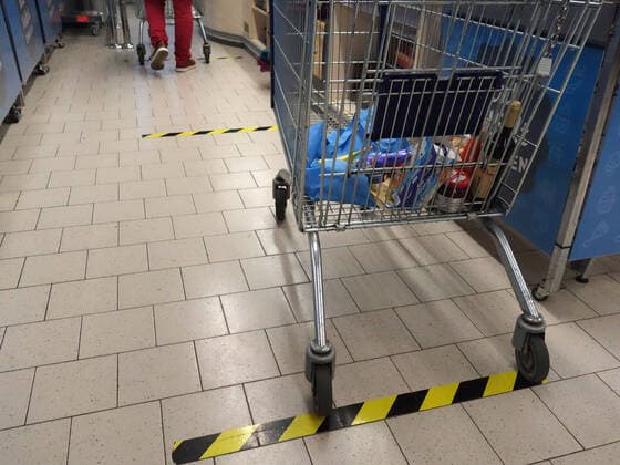 24 03 2020 Dortmund, NRW The corona crisis is worsening The federal and state governments are issuing comprehensive guidelines Dortmund citizens are also experiencing severe restrictions in all areas of life In shops, markings are stuck to the floor with fluttering tape to ensure that customers keep the distance between them at the cash desks